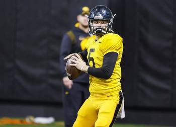 3 keys, prediction for Iowa football in Music City Bowl