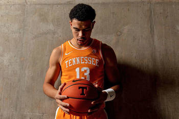 #4 Tennessee Vols Basketball faces #10 Texas at Thompson-Boling Arena, Saturday