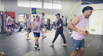 Aaron Smith and Richie Mo'unga show off outrageous skill in the gym