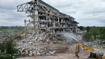 Abandoned racecourse labelled 'world's most beautiful' sees final grandstand torn down in 'soul-crushing' photo