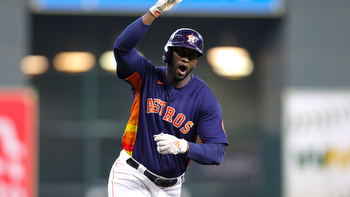 Astros vs. Mariners score: Yordan Alvarez hits another clutch homer to give Houston 2-0 ALDS lead