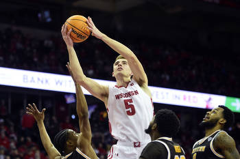 B1G basketball notebook: Tyler Wahl's return sparks Wisconsin and more from around the league