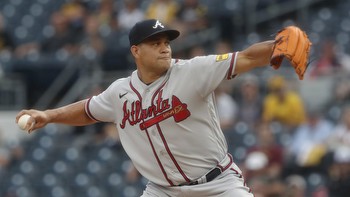 Braves steal a reliever from the Mets and finally cut ties with a struggling arm