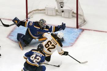 Bruins lose lead, win 4-3 in shootout, to eliminate Blues from playoffs