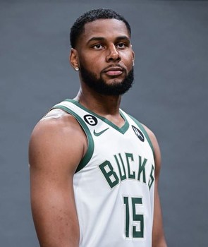 Bucks sign center Marques Bolden to a training camp deal