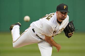 Cardinals vs. Pirates prediction, betting odds for MLB on Friday