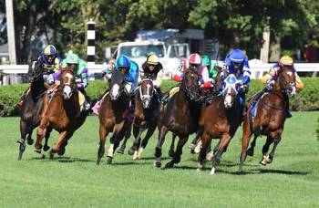 Carl Spackler is good on the green in Racing Hall of Fame Stakes