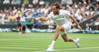Carlos Alcaraz vs Daniil Medvedev Prediction for Wimbledon Semifinals 07/14