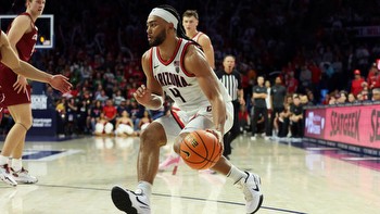 College basketball picks, schedule: Predictions against the spread, odds, top 25 games, Arizona vs. Wisconsin