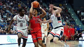 College basketball picks, schedule: Predictions for UConn vs. St. John's and more Top 25 games Saturday