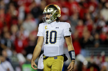 College football betting, odds: Notre Dame is bettors' pick ahead of big clash vs. USC [Video]