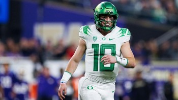 College football odds, picks, predictions for 2023-24 bowl season: Computer simulation backs Oregon Ducks