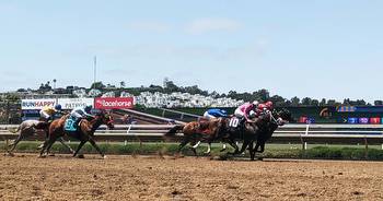 Del Mar draws sellout for opening day