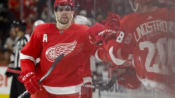 Detroit Red Wings at Chicago Blackhawks odds, picks and predictions