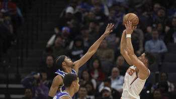 Devin Booker goes into superstar mode, Suns win 5th straight vs. Kings