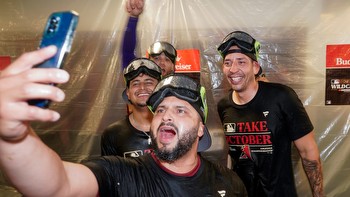 Diamondbacks sweep Brewers in wild-card series; Dodgers up next in NLDS