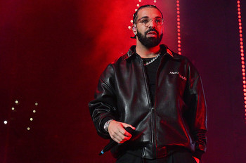 Drake Loses $500,000 After Betting on Israel Adesanya to KO Sean Strickland in UFC 293