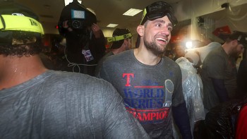 Former Yankees taking Rangers World Series picture is clear slap in the face to NY