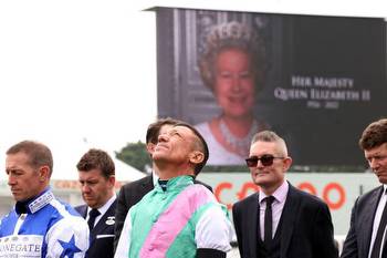 Frankie Dettori leads tributes to the Queen at emotional Doncaster