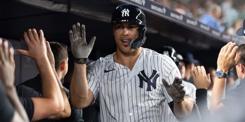 Giancarlo Stanton hits 400th career home run