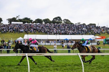 Gold Medals wins 2021 Grand Annual Steeplechase