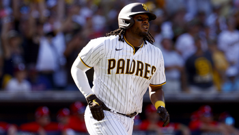 Guardians sign Josh Bell to two-year, $33 million deal, per report
