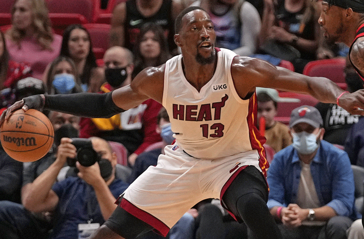 Heat vs Hawks Odds, Picks and Predictions Tonight