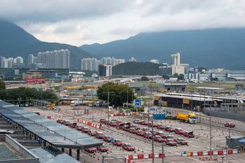 Hong Kong Will Keep Reopening Unless New Variant Emerges, Lo Says