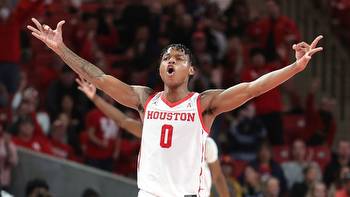 Houston reaches No. 1 in AP Top 25 for first time since 1983