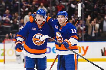 Islanders vs. Hurricanes predictions & odds: NHL playoffs Game 2, 4/19