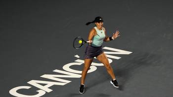 Jessica Pegula beats Coco Gauff at the WTA Finals. The Swiatek-Sabalenka semi is suspended by rain