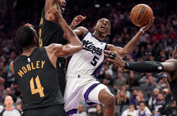 Kings vs Lakers Picks, Predictions & Odds Tonight