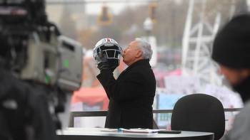 Lee Corso makes his pick between Ohio State and Michigan on GameDay