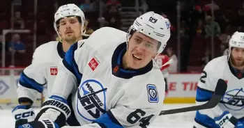Logan Stanley signs a new deal with the Winnipeg Jets.