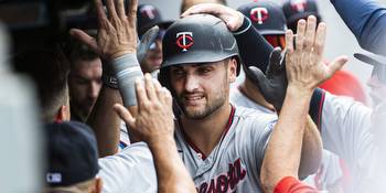 Matt Wallner hits home run for first MLB hit