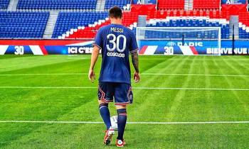 Messi bids Goodbye to Paredes and Herrera