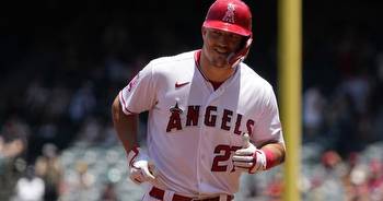 Mike Trout leaves Angels game with apparent hand or wrist injury