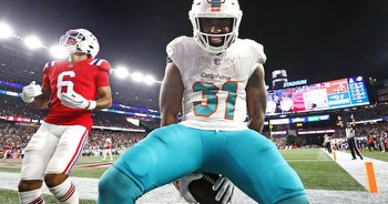 Mostert runs for 2 TDs, Tagovailoa throws for another as Dolphins hold off Patriots 24-17