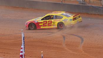 NASCAR Odds: Kyle Larson, Tyler Reddick favored on Bristol dirt