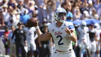 North Texas vs. SMU odds, props, predictions: Red hot Mustangs could overpower not-so-Mean Green