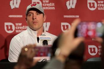 Northwestern vs. Wisconsin prediction: Picks and odds for college football Saturday