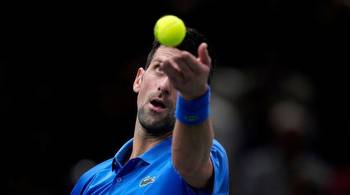 Novak Djokovic extends winning streak to 11 matches, Iga Swiatek rolls into WTA semifinals
