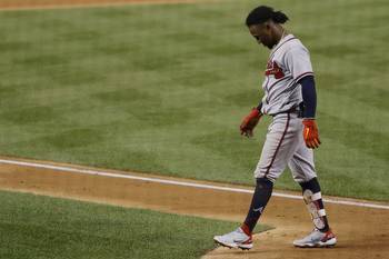 Ozzie Albies Suffers Fractured Right Pinky Finger