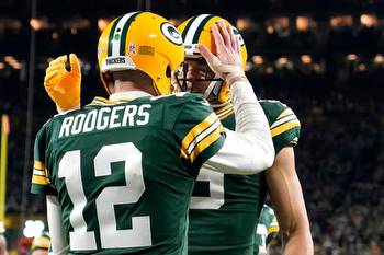 Packers at Eagles spread, line, picks: Expert predictions for Sunday Night Football