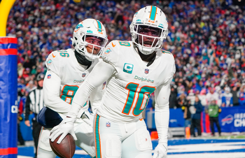 Packers-Dolphins Christmas Week 16 odds, lines, spread and betting Ppeview