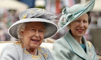 Queen arrives for Royal Ascot with Princess Eugenie following in carriage