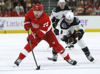 Red Wings vs. Coyotes predictions, picks & odds for today’s game