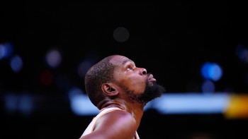 San Antonio Spurs at Phoenix Suns predictions, odds and injury news