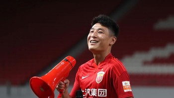 Shanghai Port's Wu Lei Clinches Chinese Men's Footballer of the Year 2023, Marking a Stellar Season
