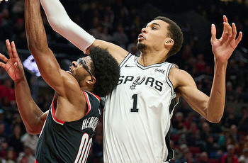 Spurs vs Rockets Picks, Predictions & Odds Tonight